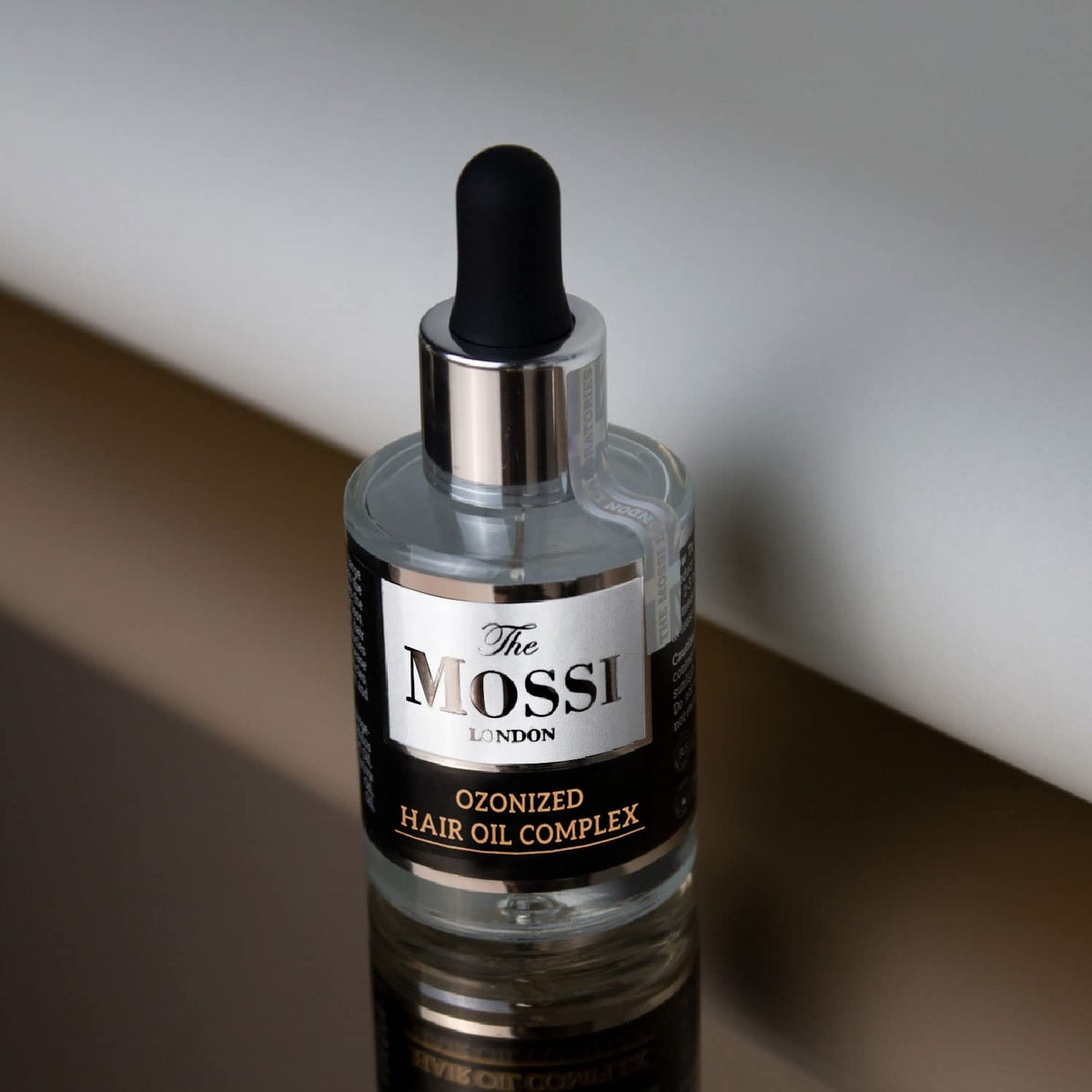 The Mossi London Ozonized Scalp Oil - Hair Growth with Argan, Jojoba & Vitamin C - Dry Scalp Treatment for Thicker-Looking Hair - Ozone Oil for Men & Women, 30ml