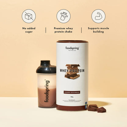 foodspring Whey Protein Powder Chocolate - with 22g Protein for Muscle Building, Perfect Solubility